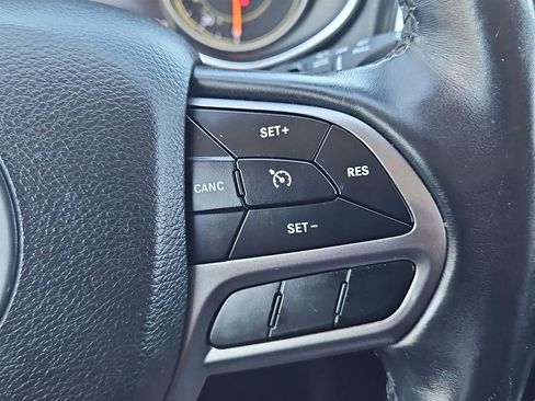 Used 2019 Jeep Cherokee Limited image 17