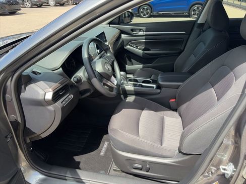 Used 2023 Nissan Altima 2.5 SV FWD image 11