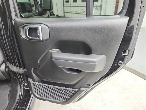 Used 2025 Jeep Wrangler Unlimited Rubicon image 38