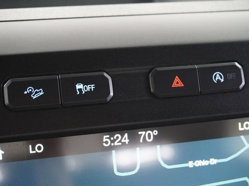 Used 2018 Ford F150 Lariat w/ Equipment Group 502A Luxury AWD/4WD image 18