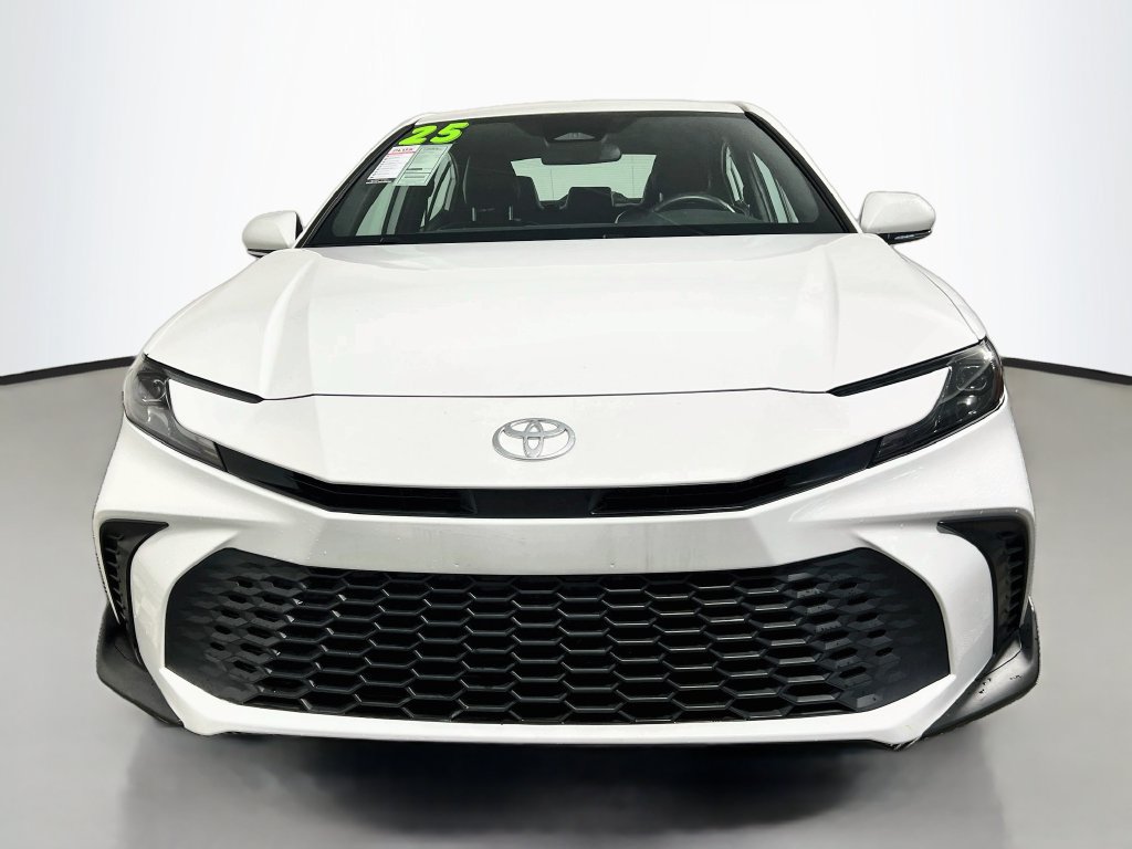 Used 2025 Toyota Camry SE FWD image 8