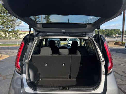 Used 2025 Kia Soul LX w/ LX Technology Package FWD image 29