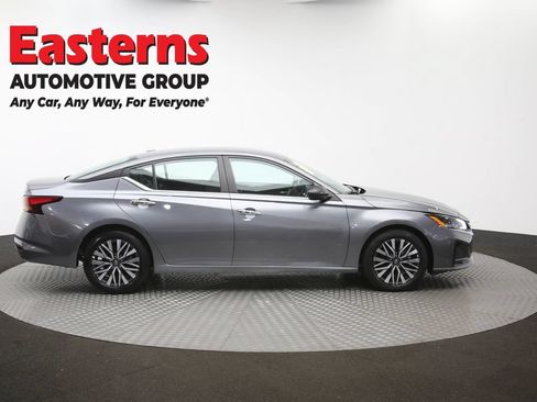 Used 2025 Nissan Altima 2.5 SV FWD image 44