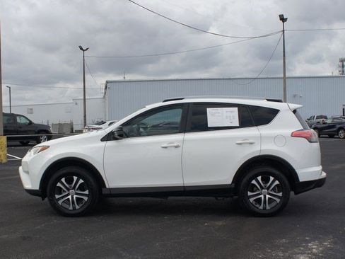 Used 2017 Toyota RAV4 LE image 10