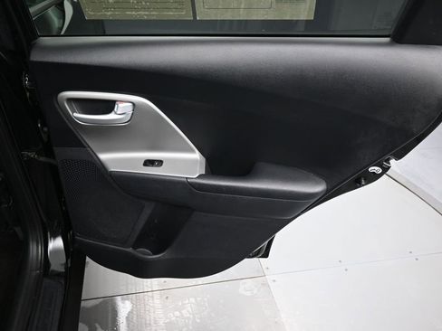 Used 2017 Kia Niro FE image 30