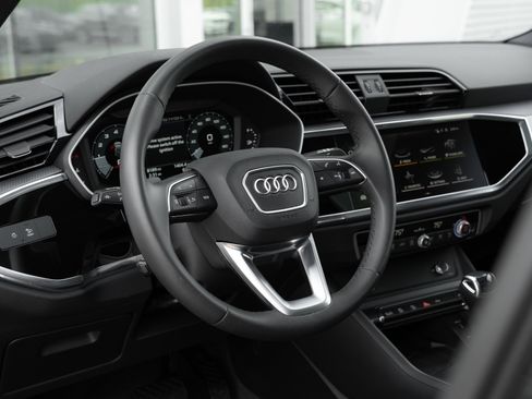Certified 2025 Audi Q3 2.0T Premium w/ Convenience Package AWD/4WD image 11