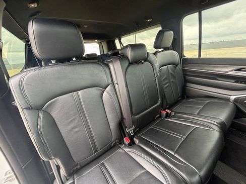 Used 2024 Jeep Wagoneer L Series II RWD image 20