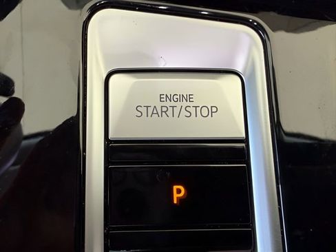 Used 2025 Volkswagen Atlas SE image 25