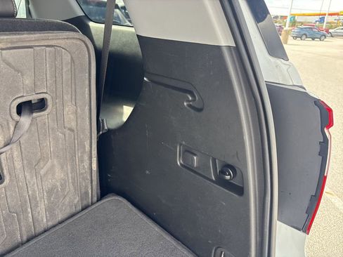 Certified 2023 GMC Acadia SLT w/ Elevation Edition AWD/4WD image 8