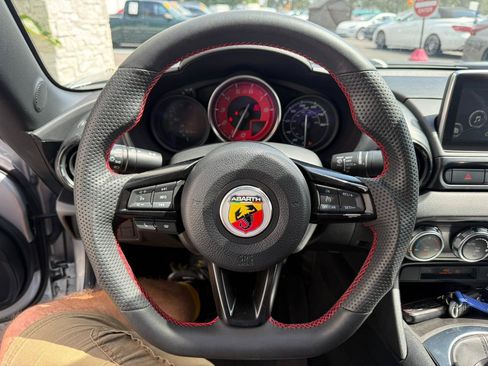 Used 2018 FIAT 124 Spider Abarth w/ Convenience Group RWD image 31