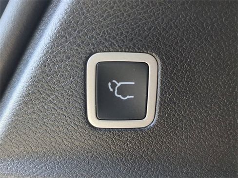 New 2026 Chrysler Pacifica Limited w/ Uconnect Theater Family Group image 15