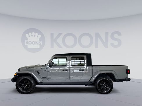 Used 2021 Jeep Gladiator Sport AWD/4WD image 2