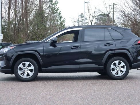 Used 2021 Toyota RAV4 LE image 2