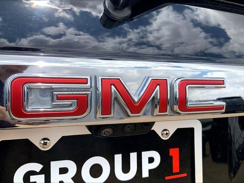 Used 2023 GMC Acadia Denali w/ Denali Ultimate Package FWD image 33
