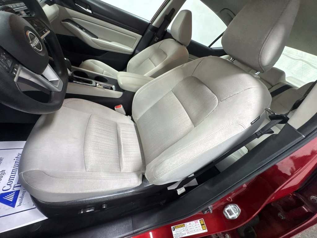 Used 2025 Nissan Altima 2.5 SV FWD image 16