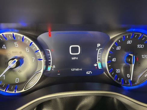 Used 2021 Chrysler Pacifica Touring w/ S Appearance Package FWD image 17