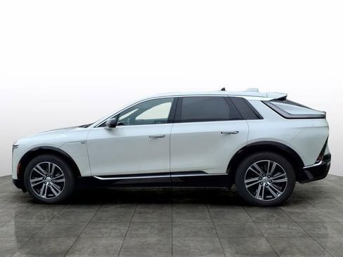 Certified 2024 Cadillac Lyriq Luxury AWD/4WD image 2