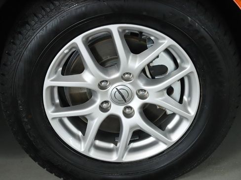 Used 2024 Chrysler Pacifica Touring-L image 10