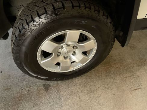 Used 2010 Toyota FJ Cruiser 4WD image 10
