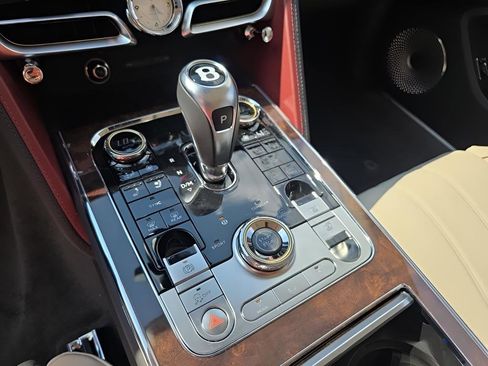 New 2025 Bentley Flying Spur Plug-In Hybrid image 29