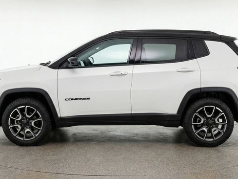 Used 2025 Jeep Compass Trailhawk AWD/4WD image 5