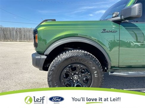 Used 2023 Ford Bronco Wildtrak image 23