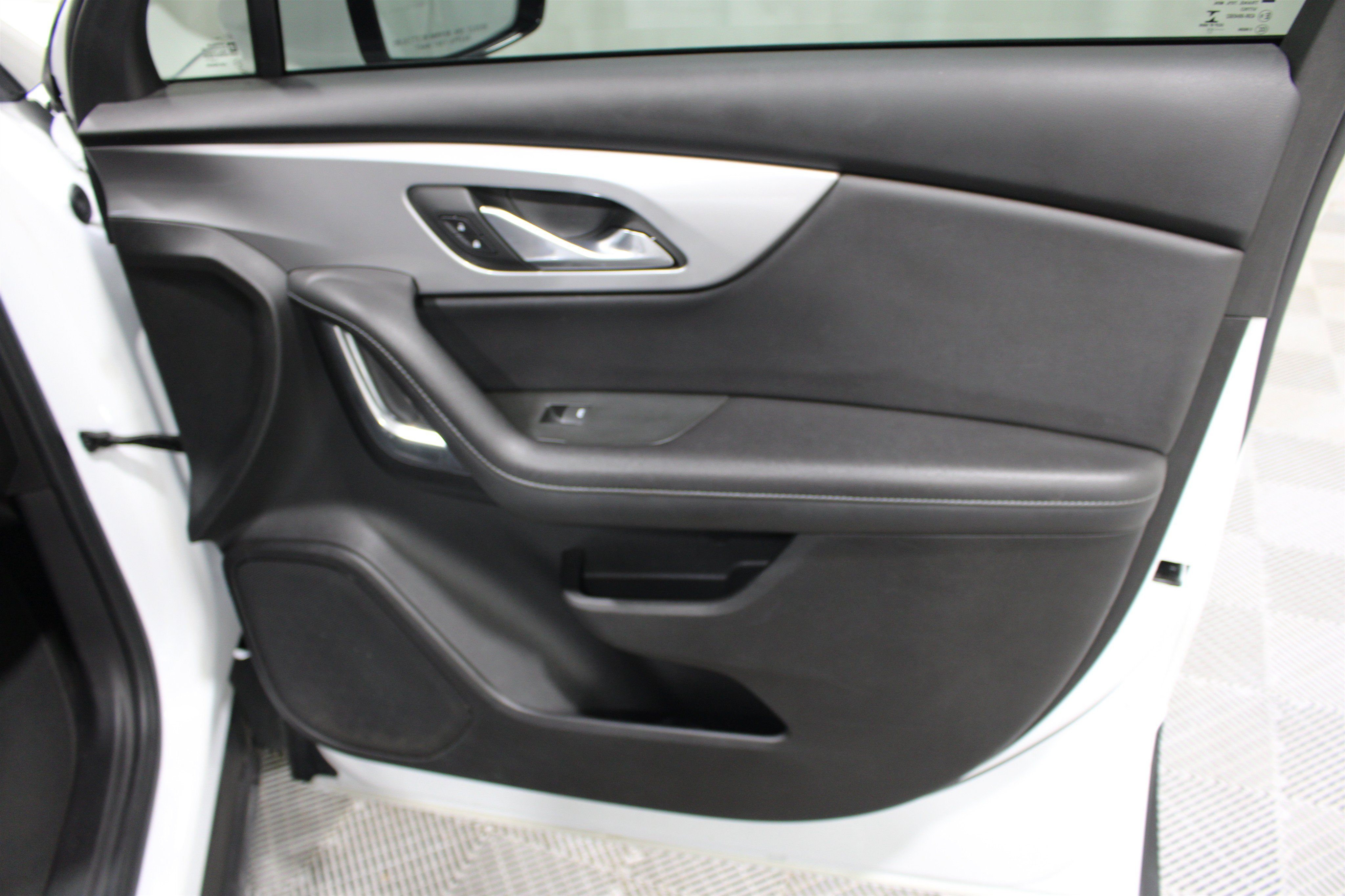 Used 2022 Chevrolet Blazer LT FWD image 27