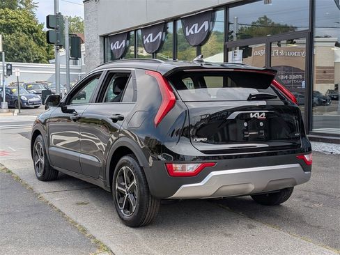 Used 2024 Kia Niro EX image 9