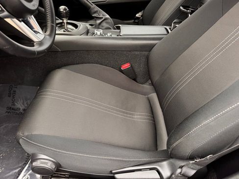Used 2021 MAZDA MX-5 Miata Club RWD image 16