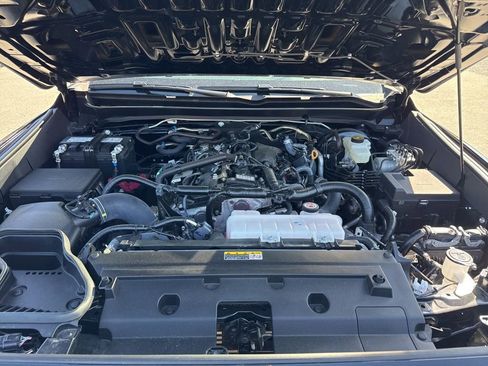 Used 2025 Toyota Tacoma TRD Sport AWD/4WD image 35