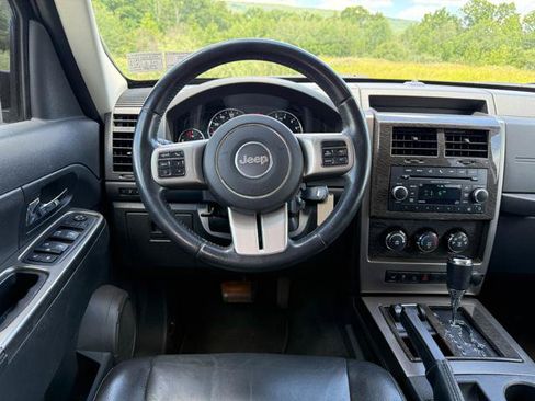 Used 2012 Jeep Liberty Limited Jet AWD/4WD image 11