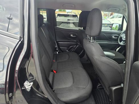 Used 2023 Jeep Renegade Latitude AWD/4WD image 14