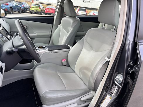 Used 2012 Toyota Prius V Five image 16