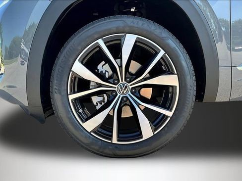 New 2026 Volkswagen Atlas SEL Premium R-Line AWD/4WD image 13