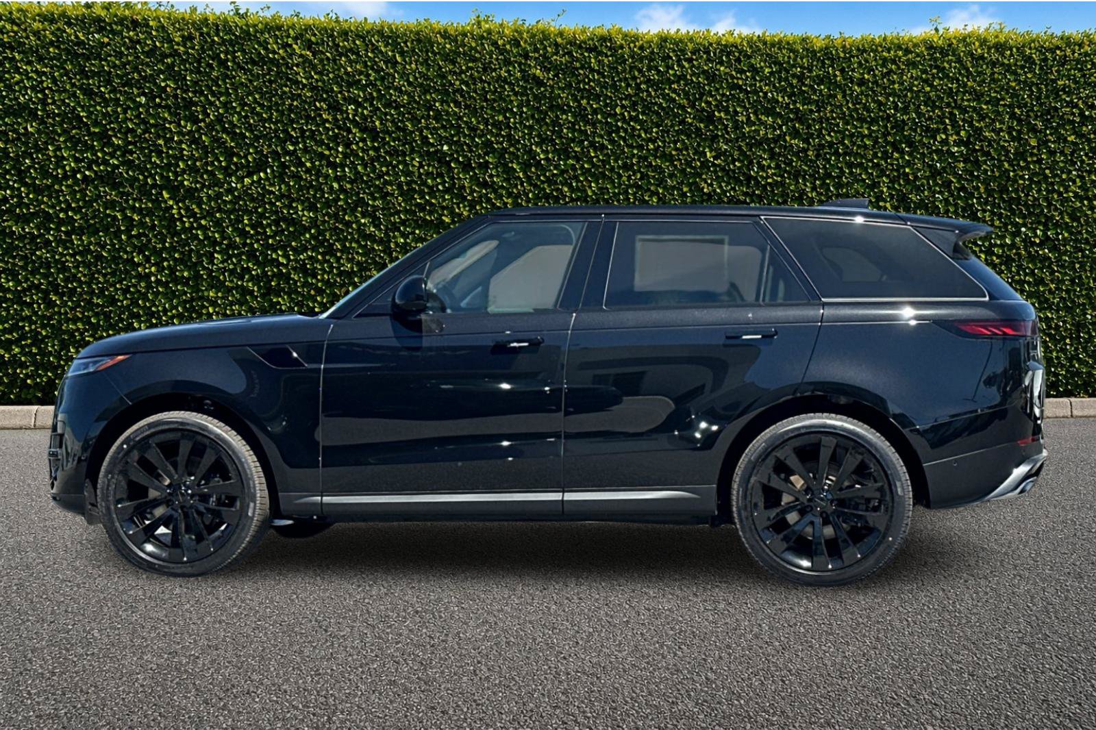 Used 2026 Land Rover Range Rover Sport SE AWD/4WD image 7