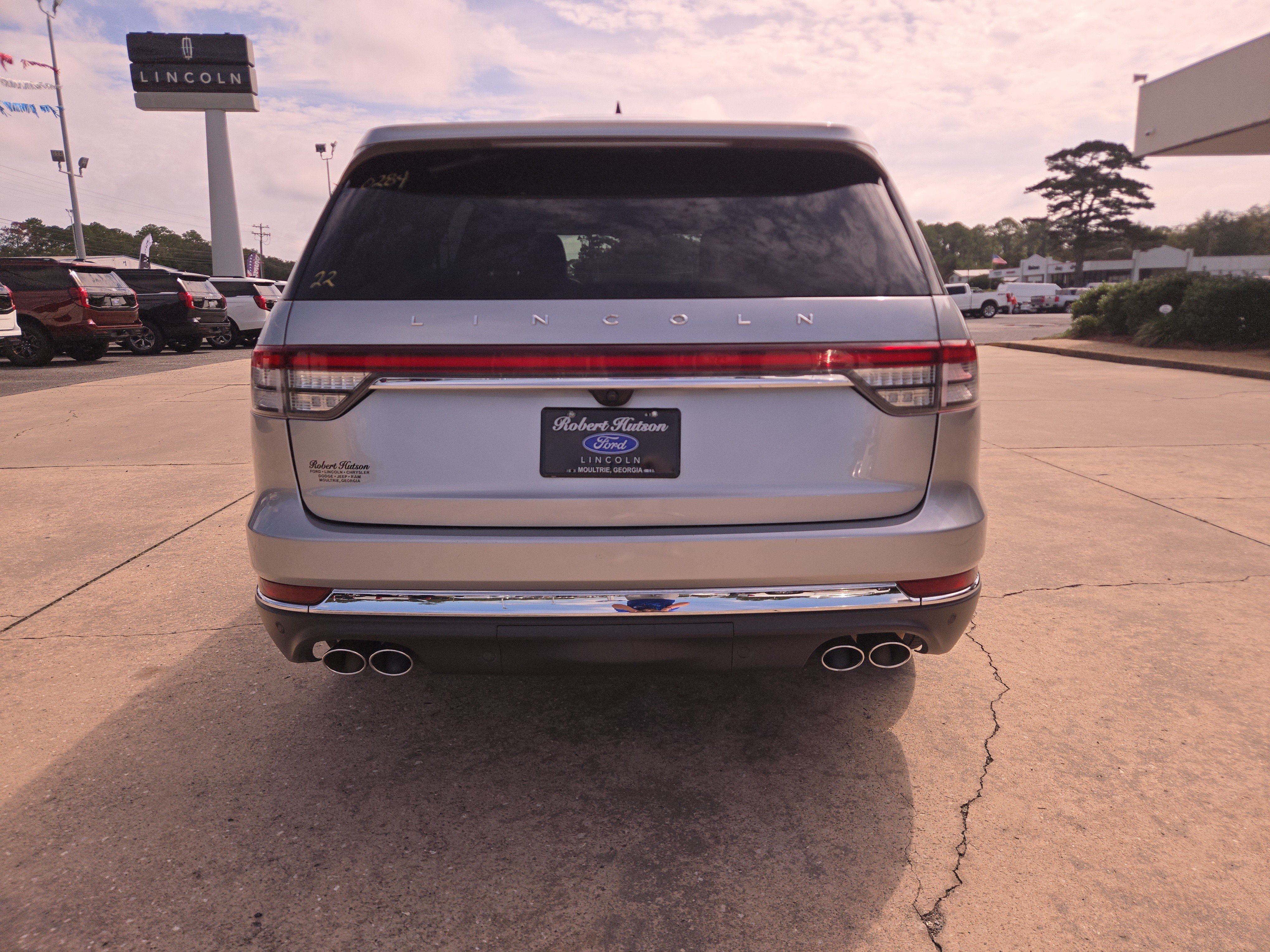 Used 2022 Lincoln Aviator Reserve w/ Equipment Group 201A RWD image 7