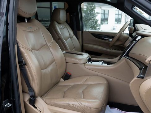 Used 2020 Cadillac Escalade ESV Platinum AWD/4WD image 21