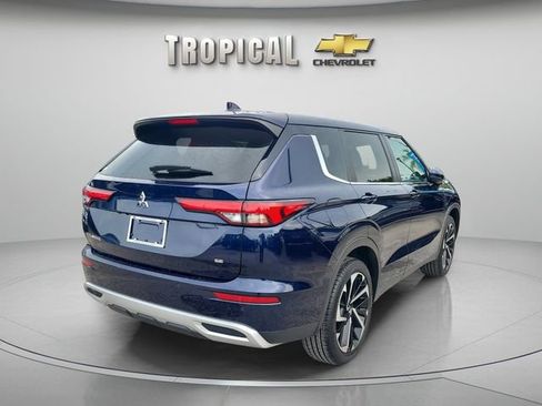 Used 2024 Mitsubishi Outlander SE AWD/4WD image 3