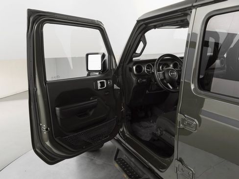 Certified 2021 Jeep Gladiator Sport image 16