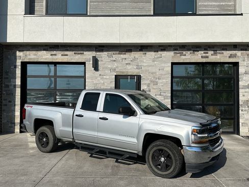 Used 2019 Chevrolet Silverado 1500 LT AWD/4WD image 1