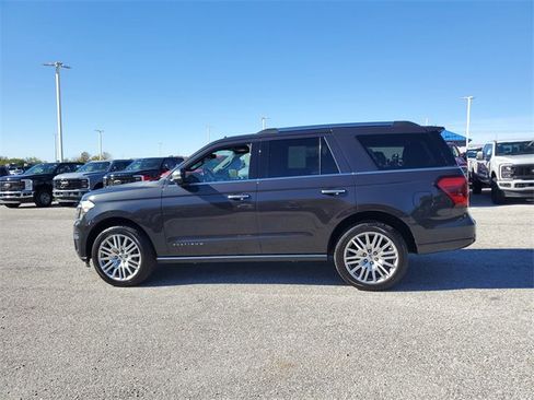 Used 2024 Ford Expedition Platinum image 7