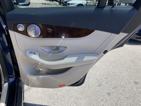Used 2019 Mercedes-Benz GLC 350e 4MATIC w/ Premium Package image 24