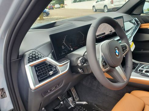 New 2026 BMW X5 xDrive40i w/ M Sport Package AWD/4WD image 11