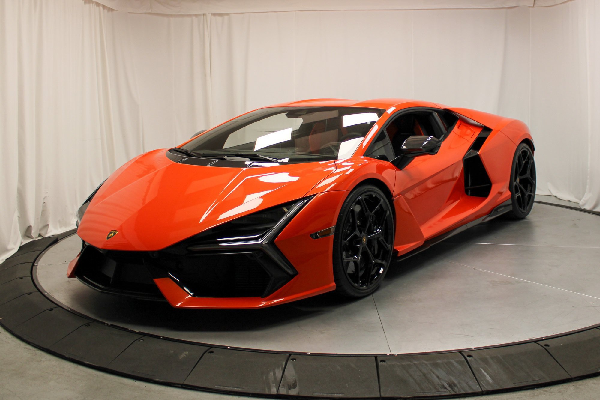 Used 2025 Lamborghini Revuelto AWD/4WD image 1