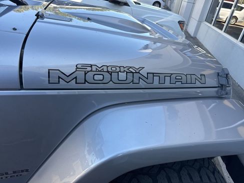 Used 2017 Jeep Wrangler Unlimited Sahara image 7