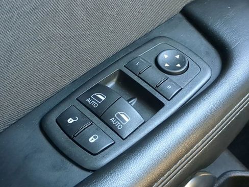 Used 2022 Dodge Challenger SXT image 22