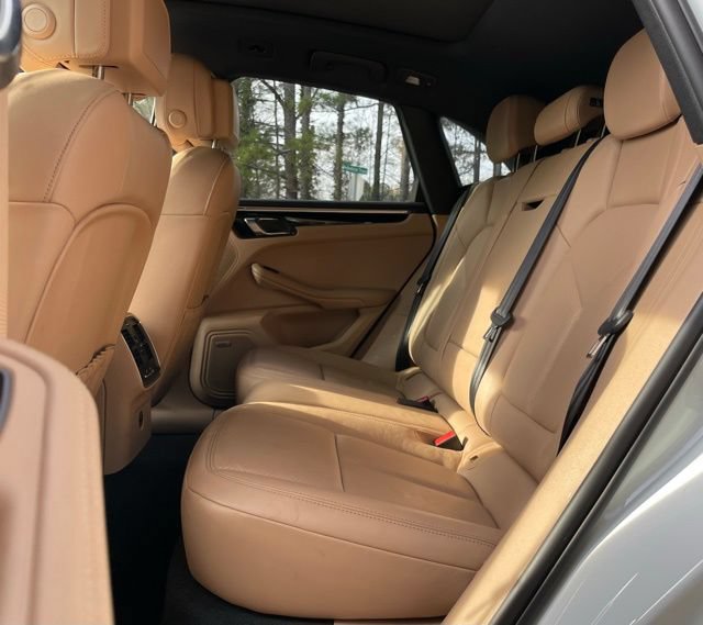 Used 2022 Porsche Macan AWD/4WD image 15