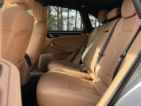 Used 2022 Porsche Macan AWD/4WD image 15