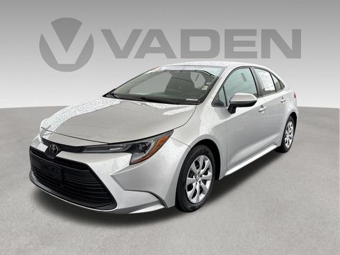 Used 2024 Toyota Corolla LE FWD image 1