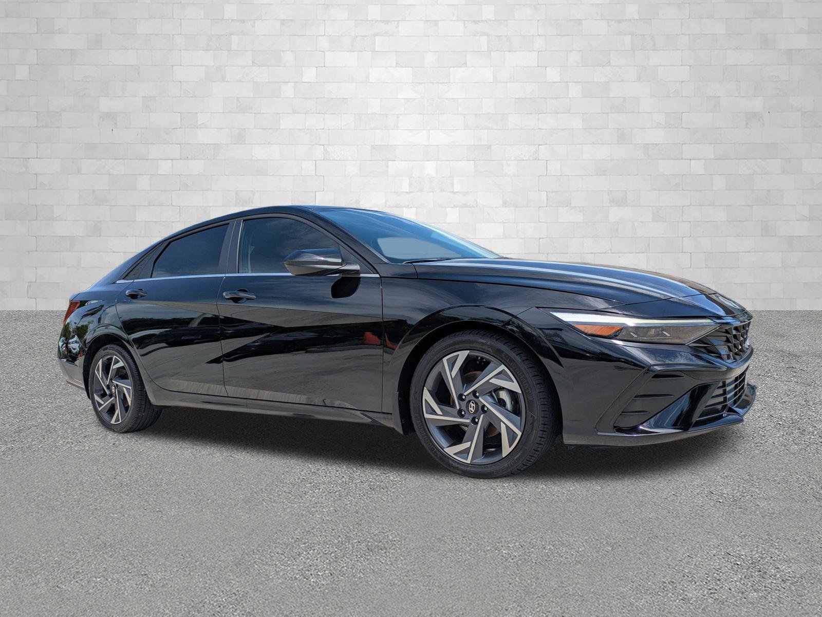 Certified 2025 Hyundai Elantra SEL FWD image 1